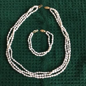 Freshwater Pearls Necklace/Bracelet Set